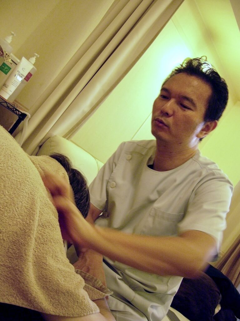 栄3丁目のマンション一室で受ける、究極の癒やしともみほぐし