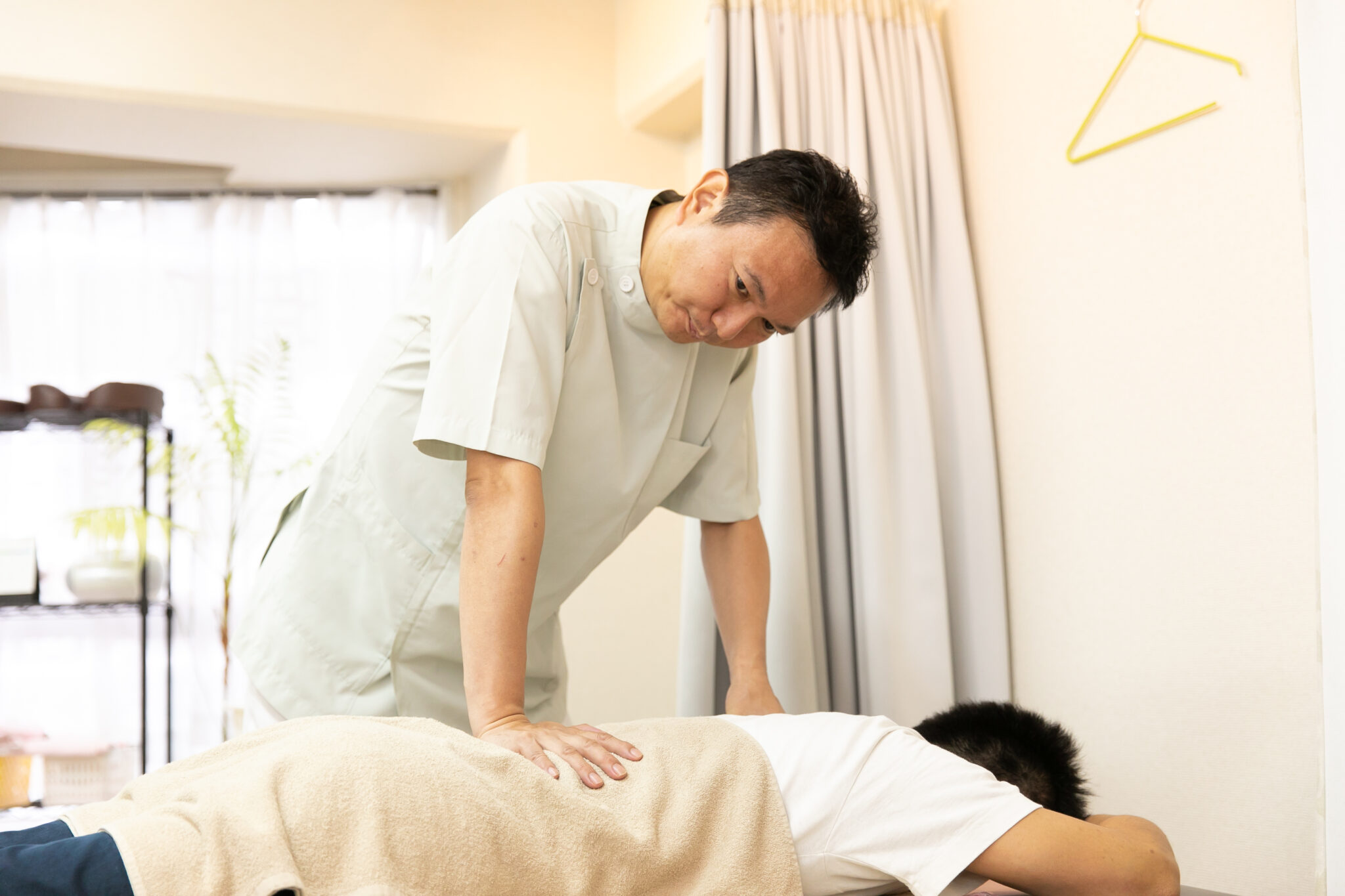 整体 名古屋 ストレッチ　名古屋 栄で腰痛・背中の張りを根本改善 熟練の体重移動による本格整体施術