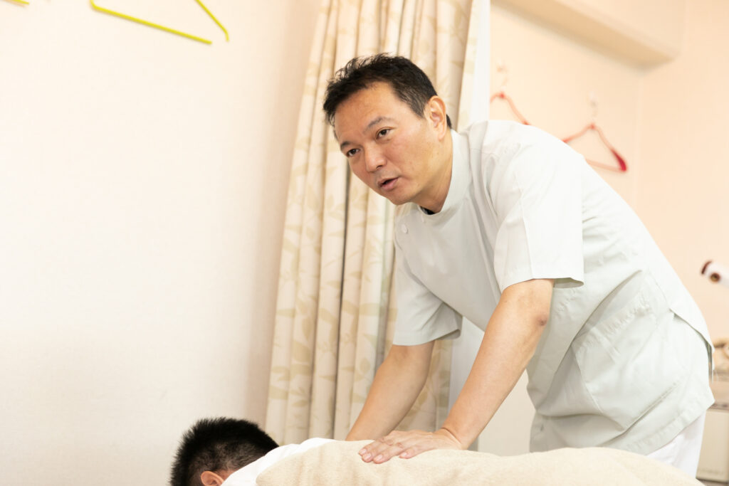 整体 名古屋 プロ施術 名古屋 栄の慢性腰痛ケア 骨盤矯正と独自の指圧を組み合わせた高い技術の整体